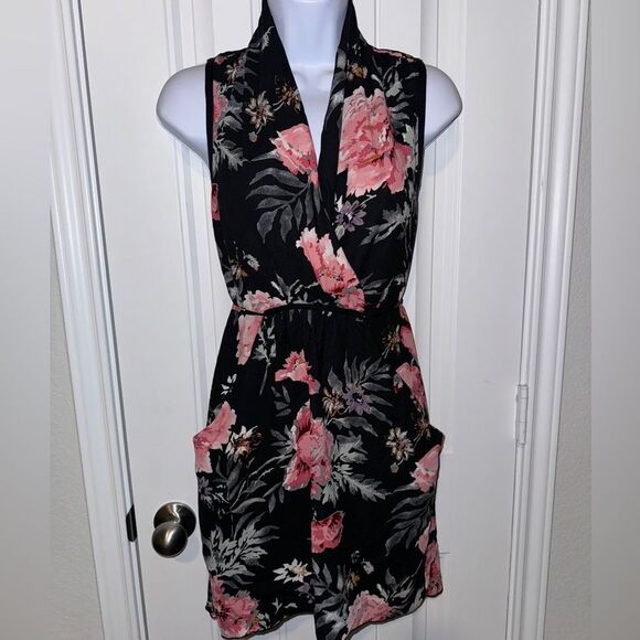 Wilfred Dresses & Skirts - Wilfred Black floral Mini Dress size xxs